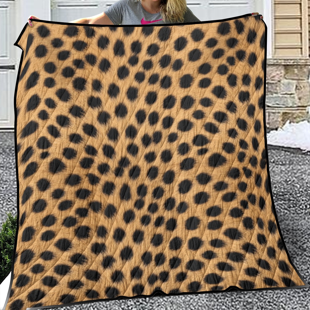 Lightweight & Breathable Quilt With Edge-wrapping Strips (PAQMX)